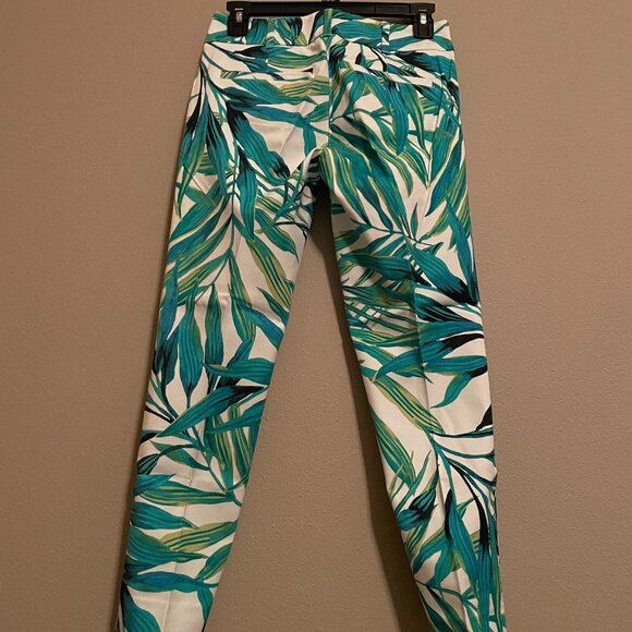 New York Company, The Audrey, Slim Crop Pants, size 2. - Picture 9 of 9